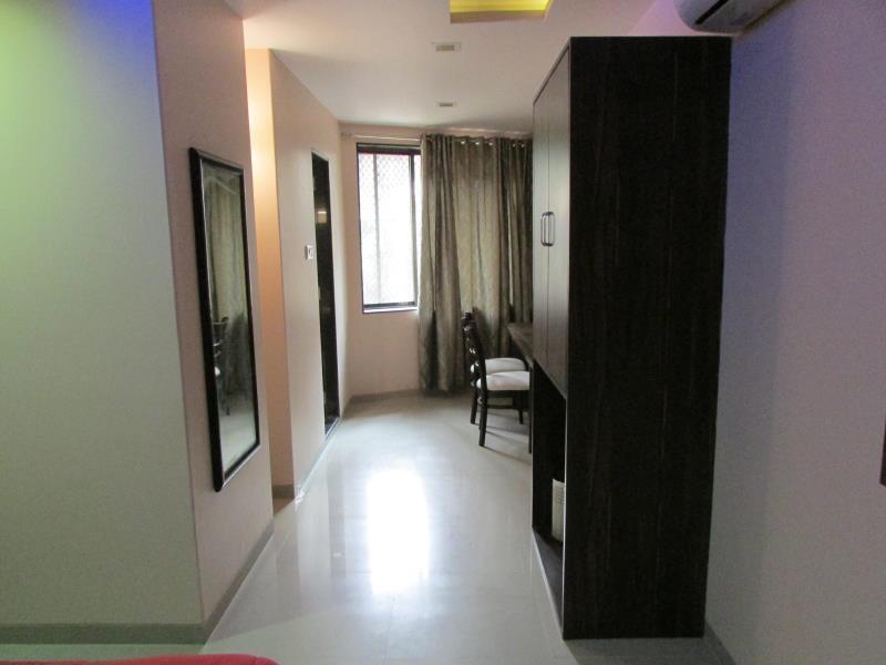Oyo 49867 Hotel Kalpana Residency Mumbai Dış mekan fotoğraf